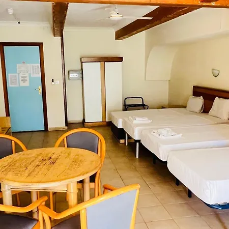 Quad 2636 Aparthotel St. Paul's Bay