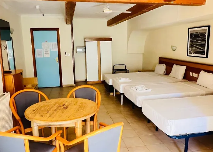 Quad 2636 Aparthotel St. Paul's Bay